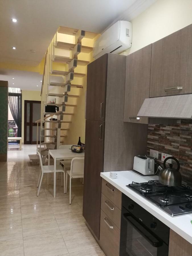 Sliema Duplex 1 Bedroom Apartment - Sleeps 4 Exterior photo